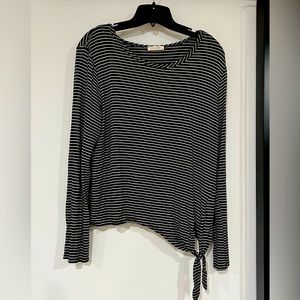 Olivia Rae black & white front tie top.  Smoke free home. Size XL